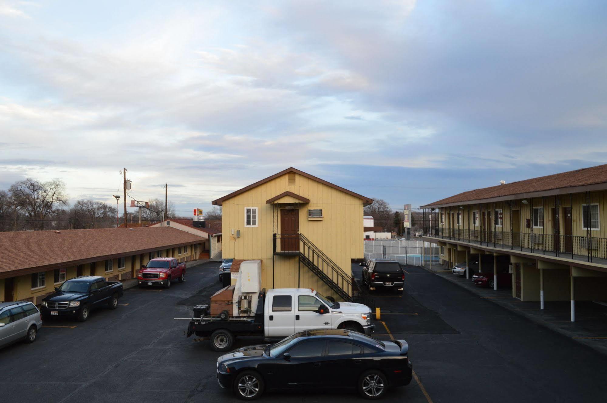 Economy Inn Hermiston Exterior photo